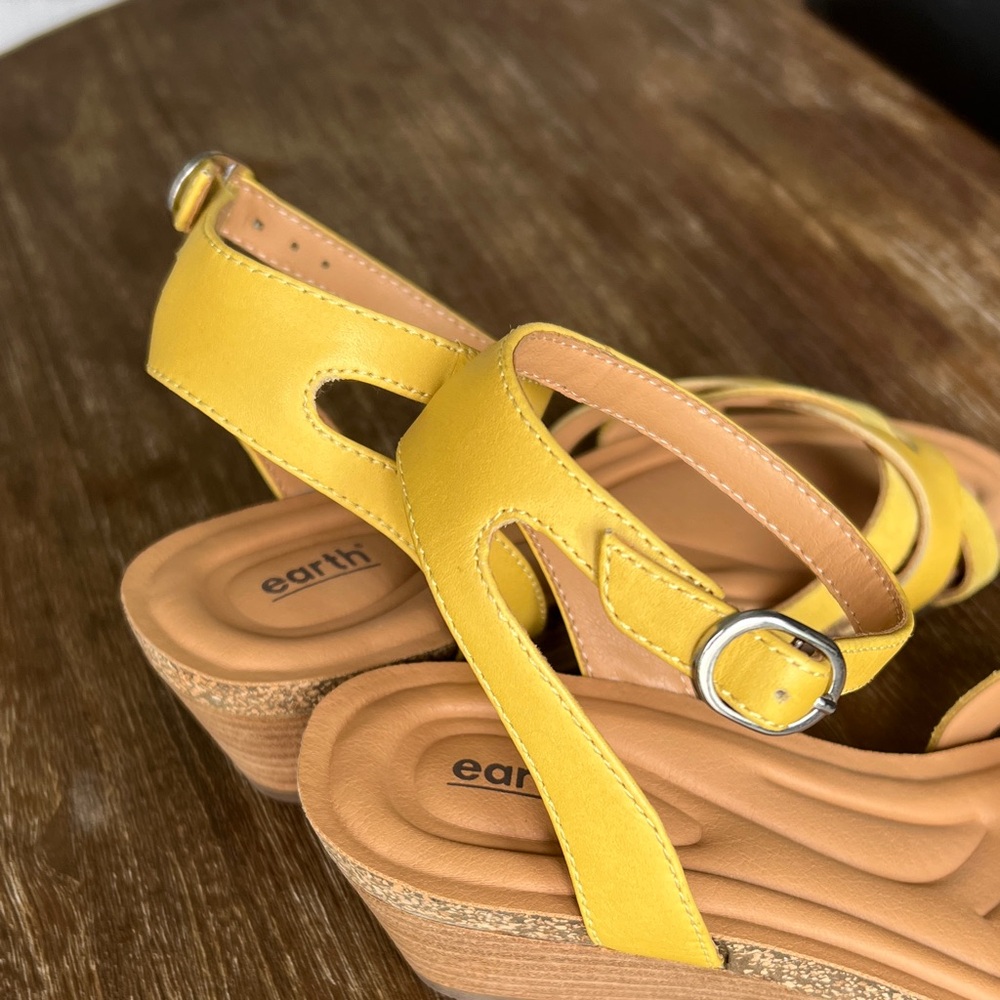 Earth Yellow Braided Strap Sandals 8.5 - Picture 11 of 13